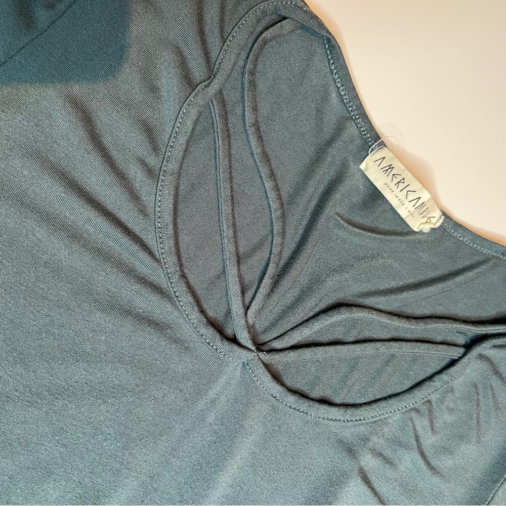 Womens 3/4 sleeve crisscross top. Greenish blue, size S.
